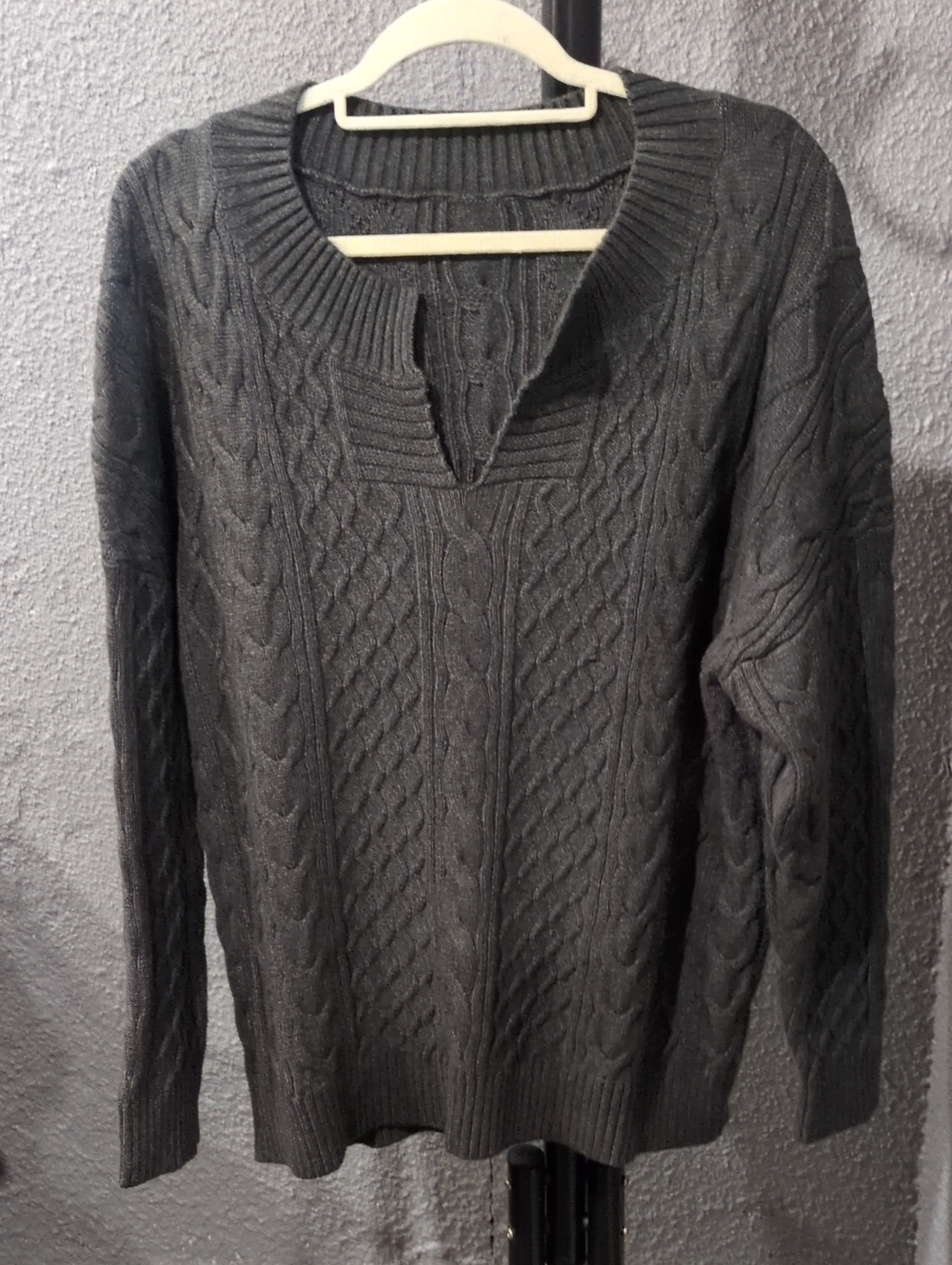 Women's Dark Gray Cable Knit Sweater - Classic Pullover